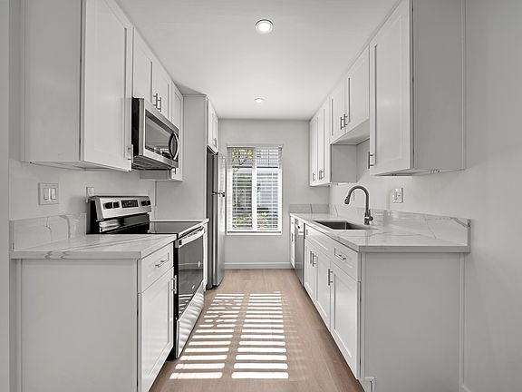 2nd image of 4027 34th St APT 3