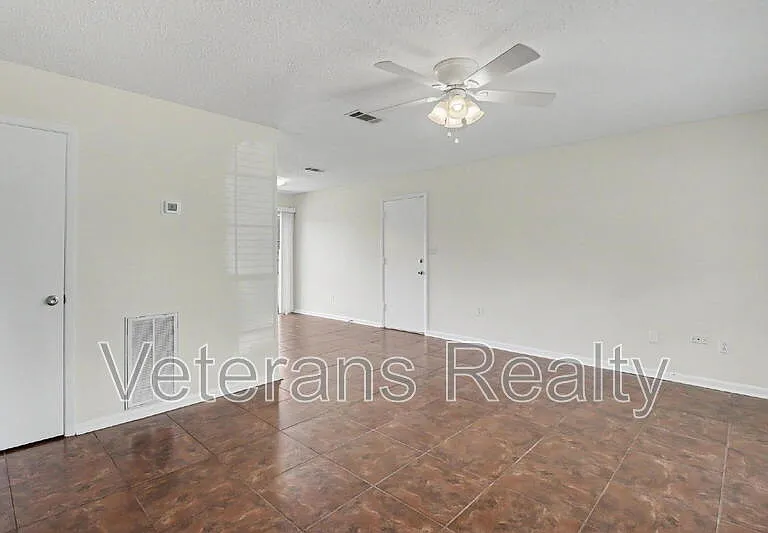 837 Tee St — Photo 5