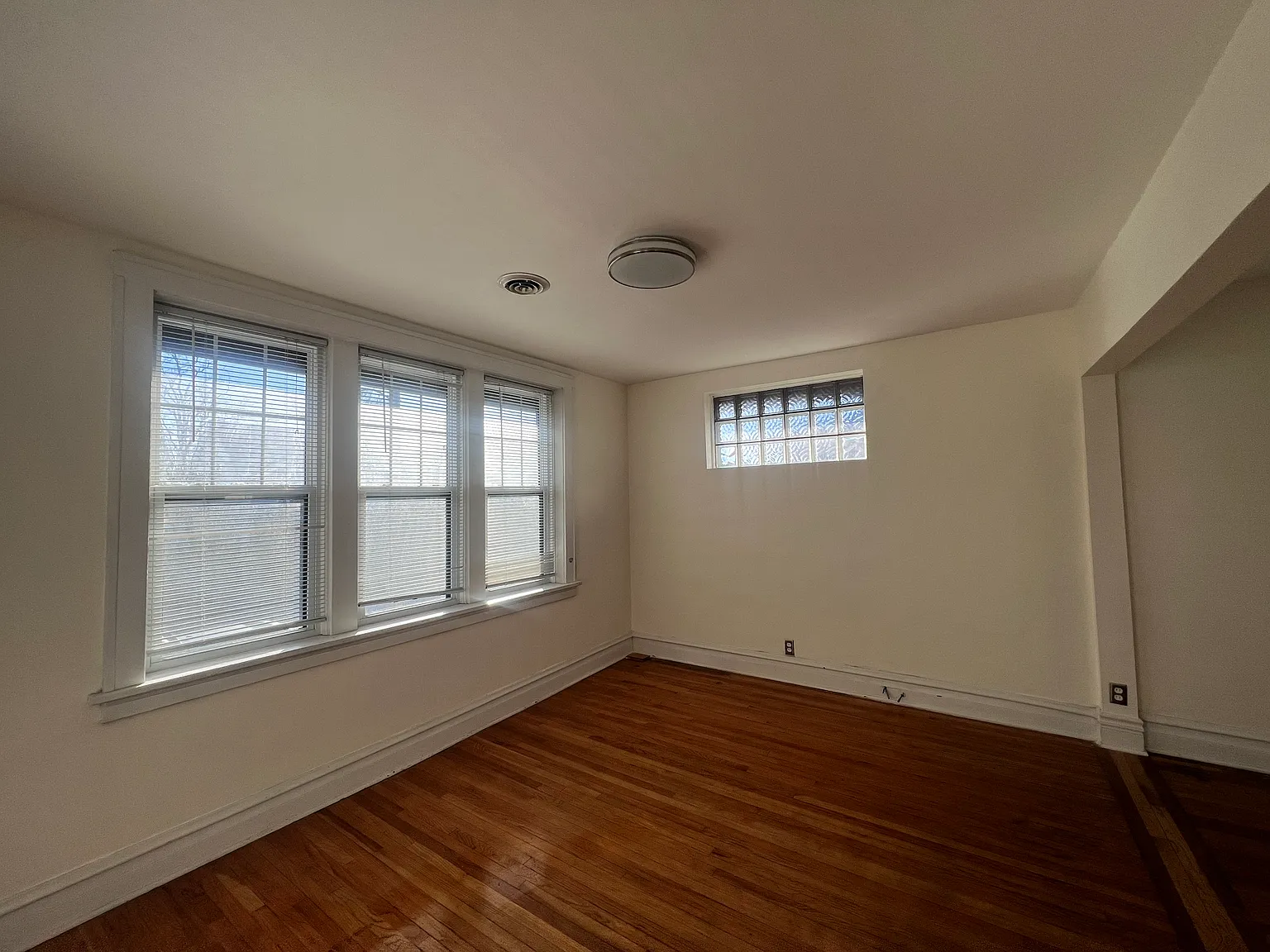 7473 Wise Ave — Photo 3