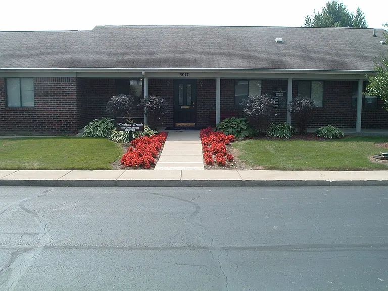 410 - WINDING BROOK APARTMENTS — Photo 7