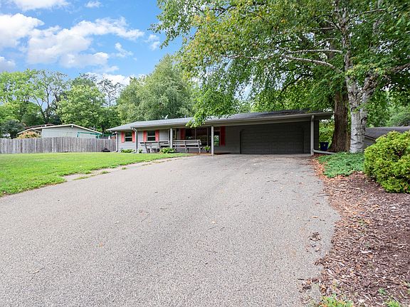 2nd image of 1551 Circle Ln