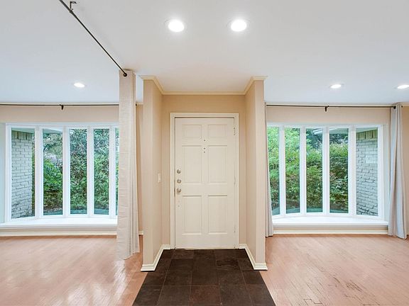 3rd image of 5 Ridgeview Cir