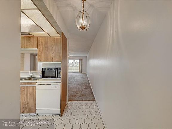 2nd image of 3205 Portofino Pt APT B4