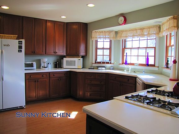 3rd image of 1220 W Hill Ave