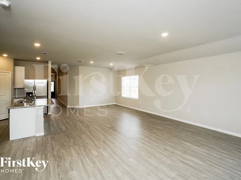 6202 Marco Plns — Photo 3