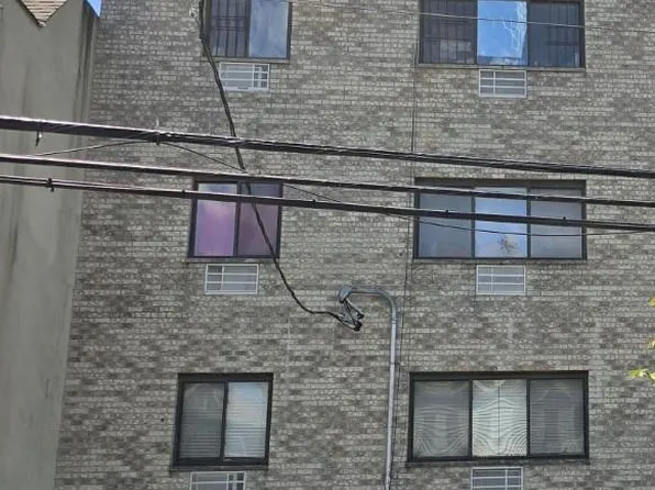 722 E 220th Street, Bronx, NY 10467