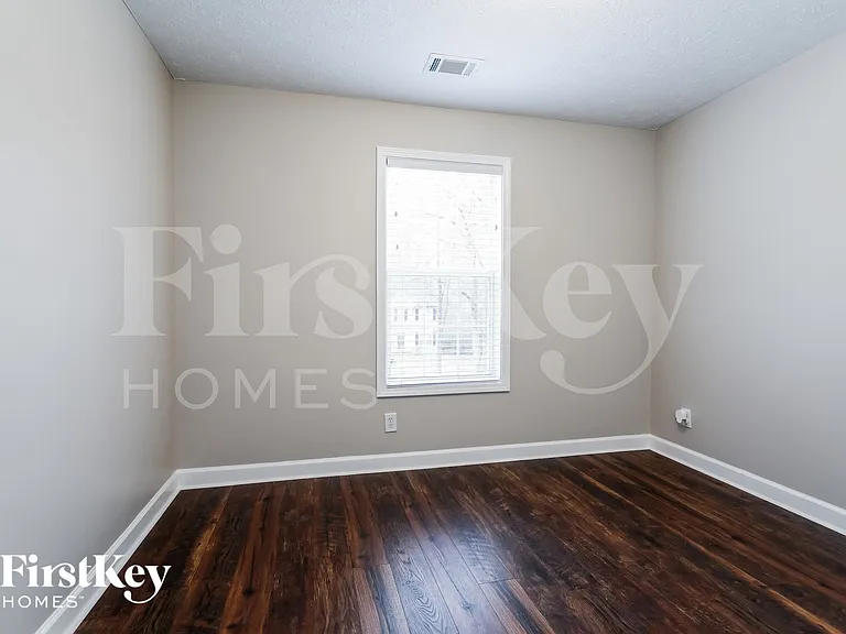 241 Ryan Rd — Photo 11