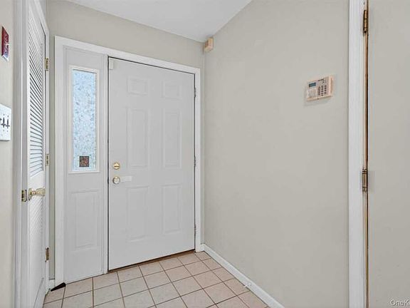 5th image of 226 Eagleton Dr