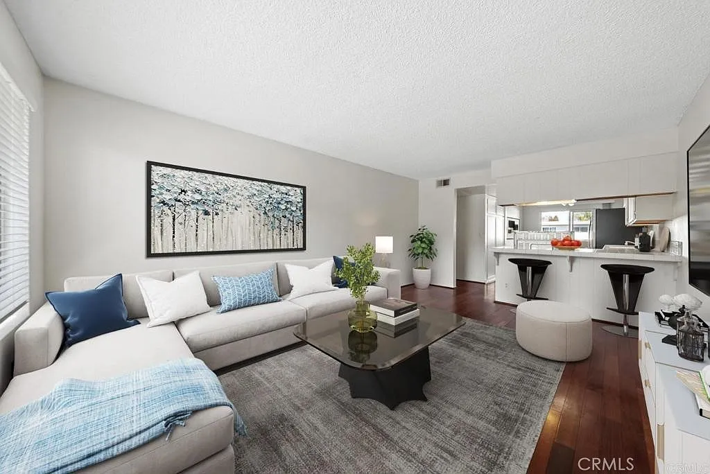 2 bed, 936 sqft, $2,500 — Photo 1