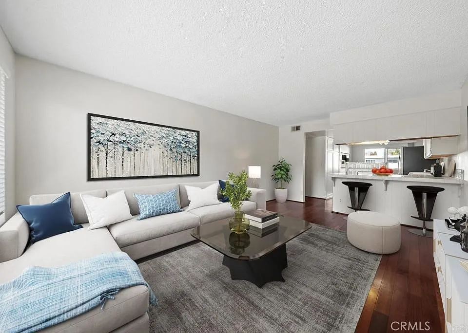 569 E St #30