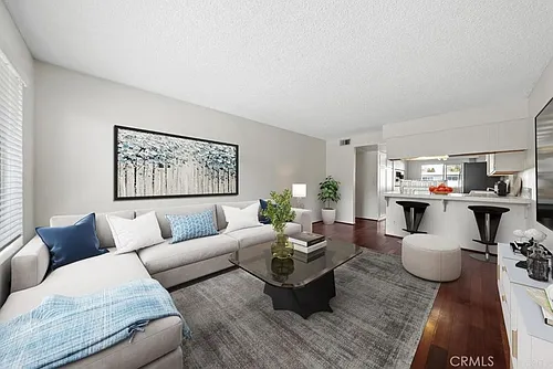 569 E St #30 Photo 1
