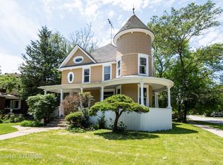 472 N Spring St, Elgin, IL 60120