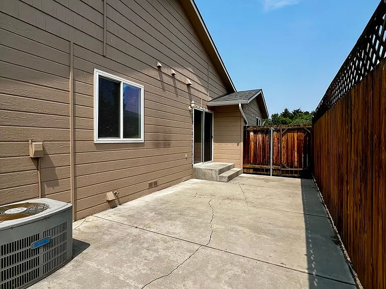 1309 S 75th Ave — Photo 18