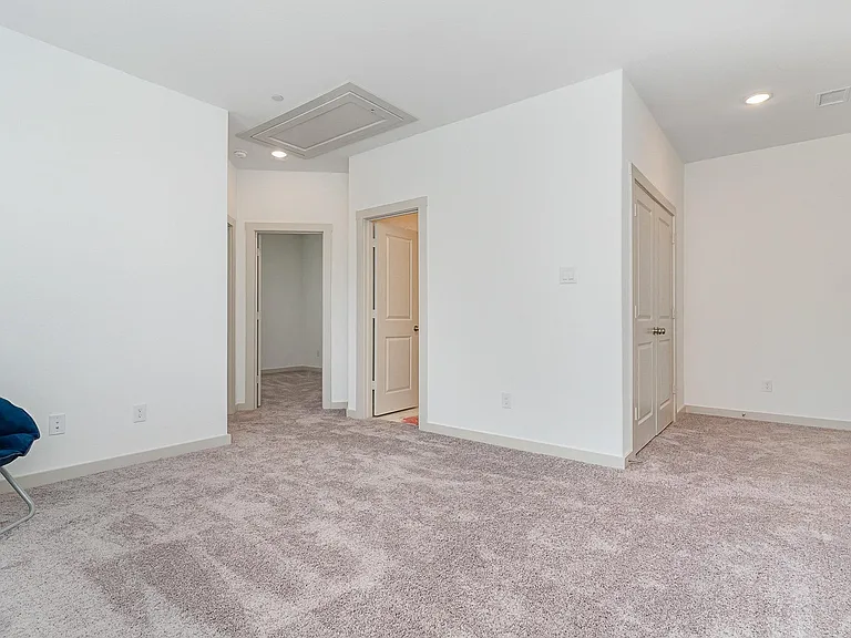 681 Claire Ln — Photo 18