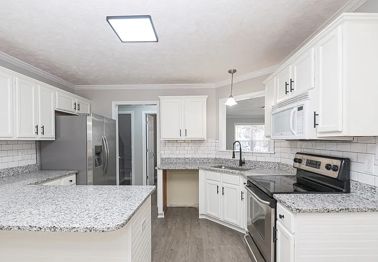 3401 Connection Dr — Photo 3