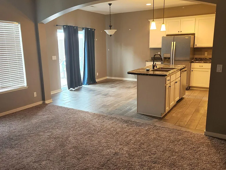 1526 Bristol St — Photo 3