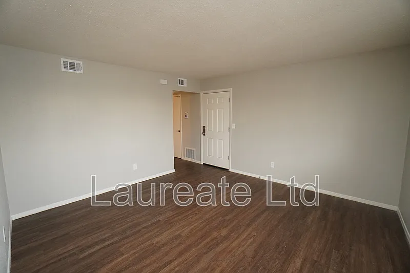 2 bed, 1.0 bath, 900 sqft, $1,195 — Photo 4