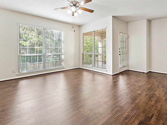 3rd image of 6607 Lake Woodlands Dr APT 424