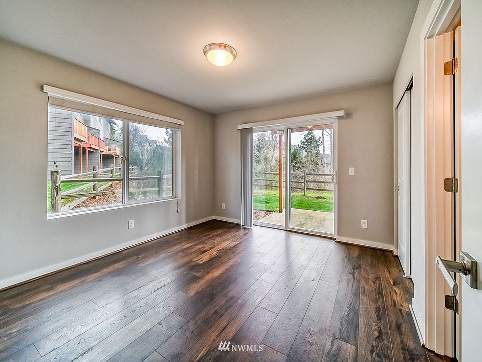 Lower level bedroom.