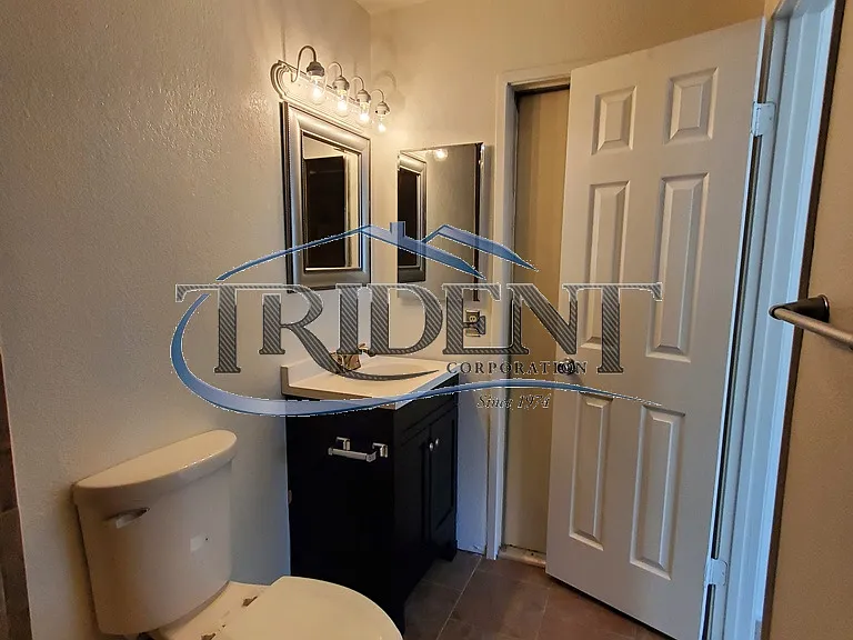 2404 Edwards St — Photo 11