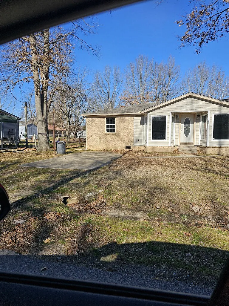 4 bed, 1828 sqft, $1,300 — Photo 1