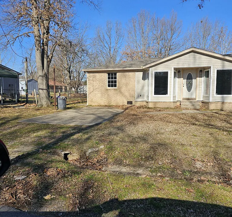202 E 2nd St