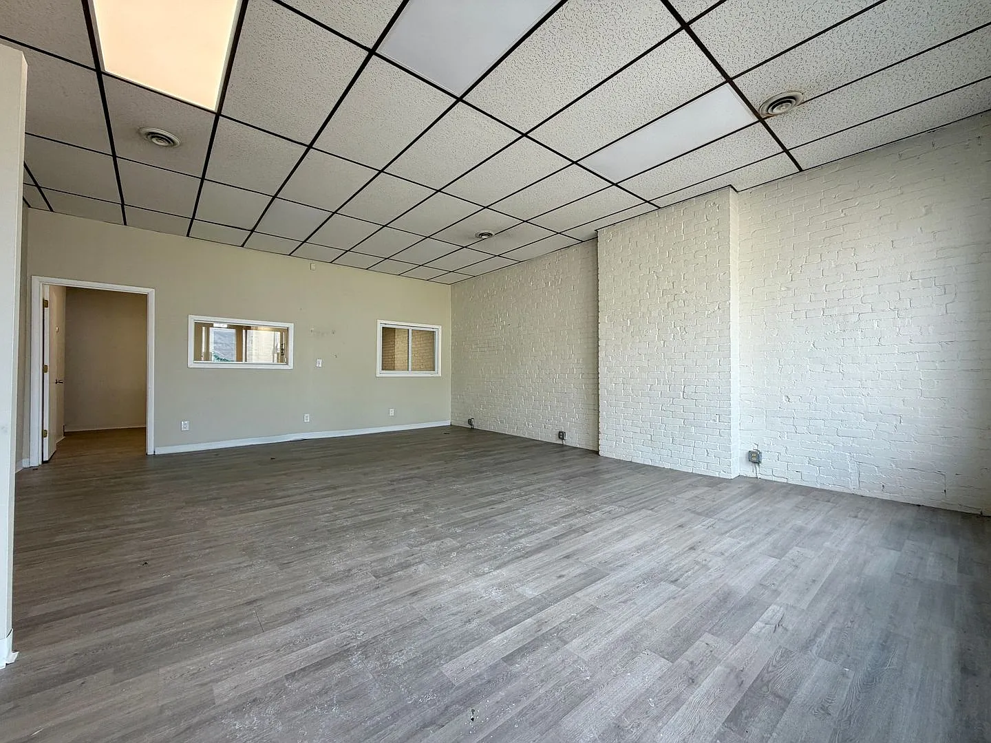 First Floor Commercial Space In Perfect Oakland Location Right On Boulevard Of The Allies! Call T... — Photo 2