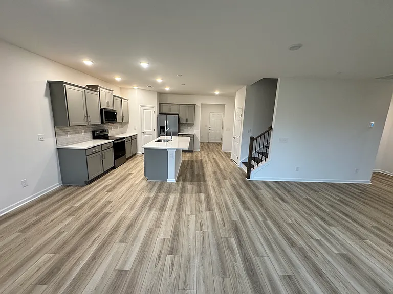 484 Jet Stream Dr — Photo 5