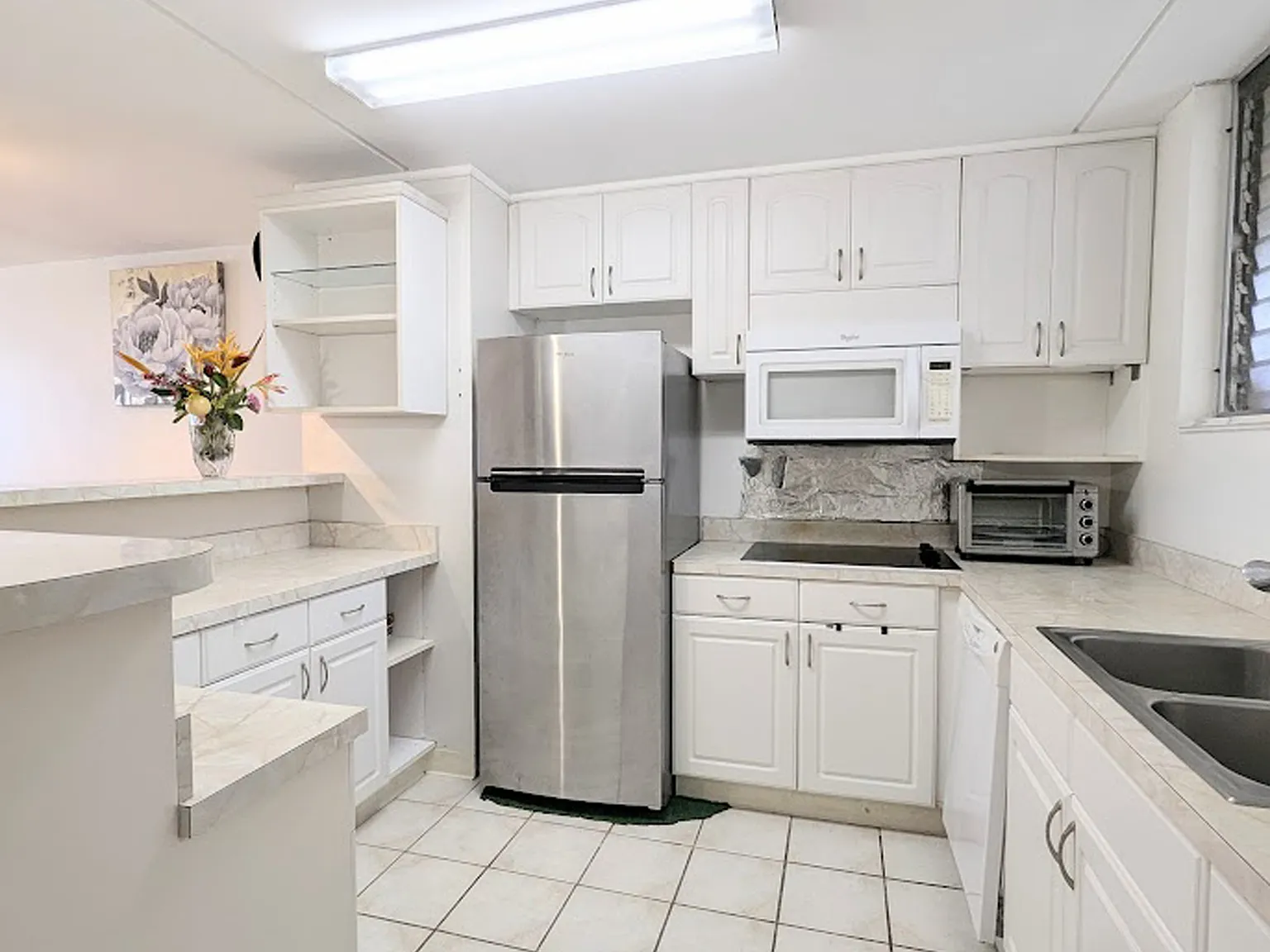 1717 Ala Wai Blvd — Photo 1