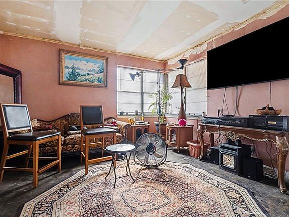 4th image of 1324 Westmont Rd SW