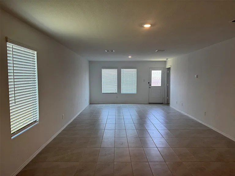 6533 Middlebury Dr — Photo 4