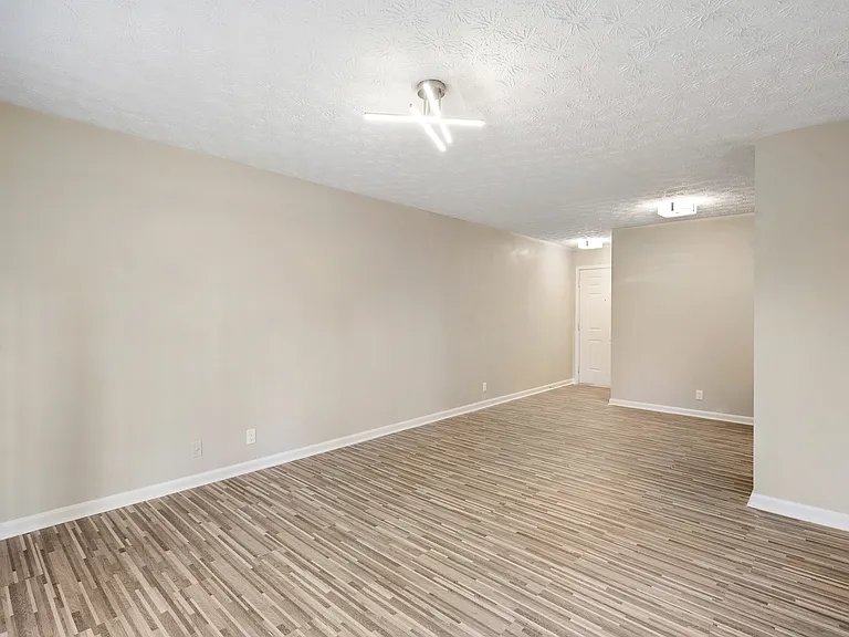 Green Valley Apartments — Photo 36