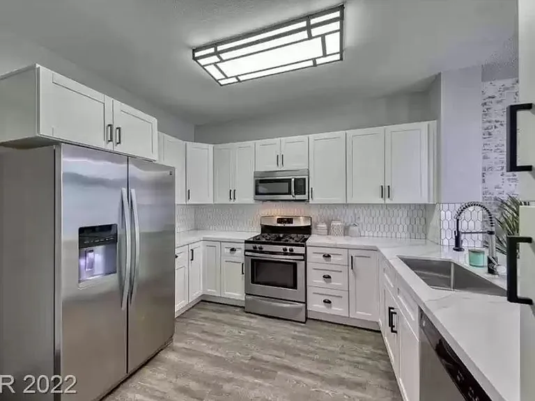 533 Meadbury Dr — Photo 7