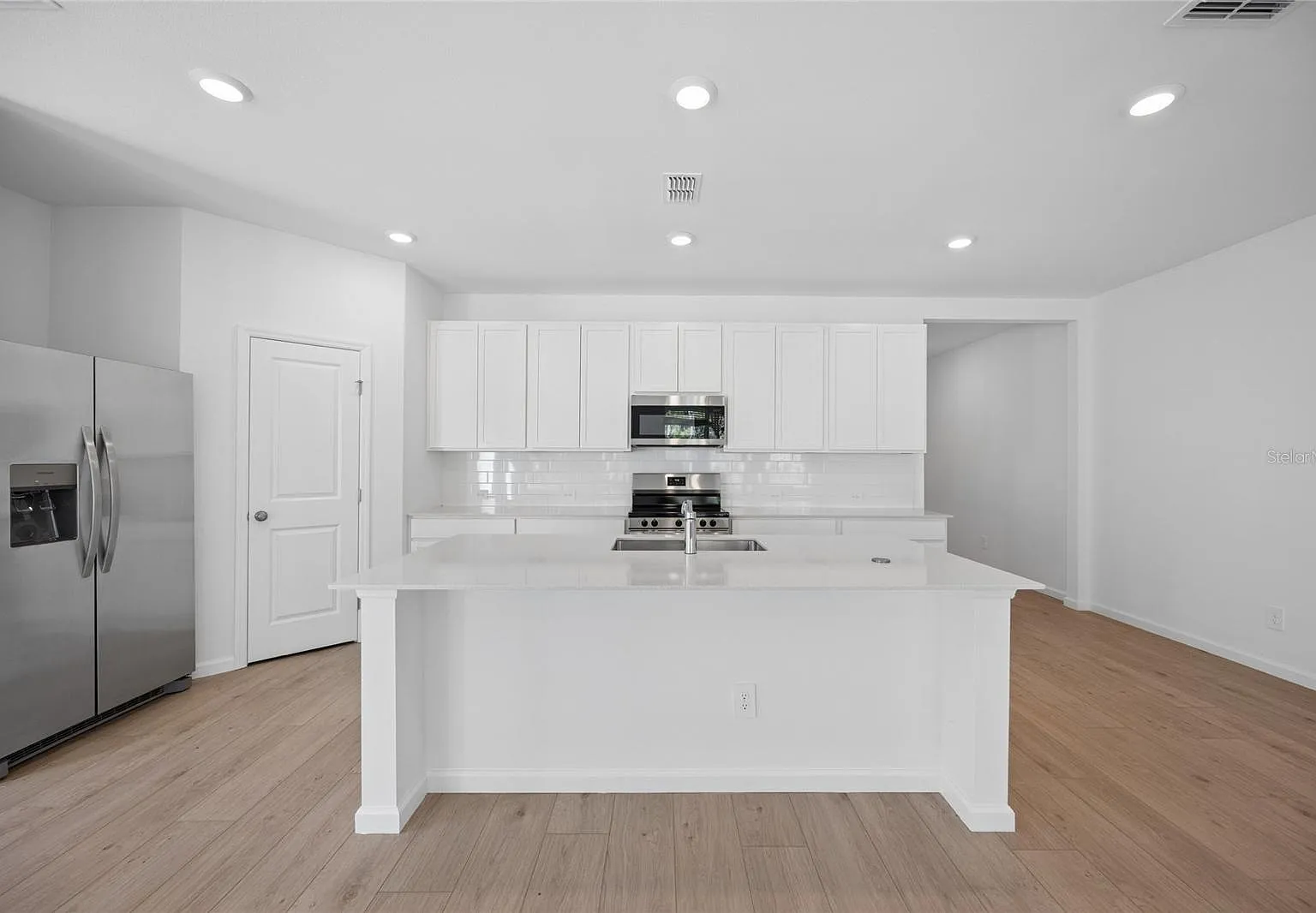 3 bed, 1882 sqft, $2,100 — Photo 4