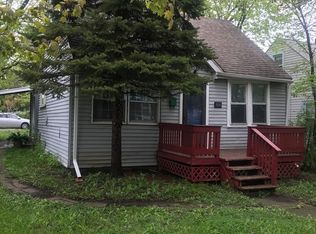 300 E Willow Dr, Round Lake Park, IL 60073