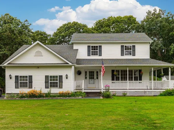 2 Sterling Path, Yaphank, NY 11980
