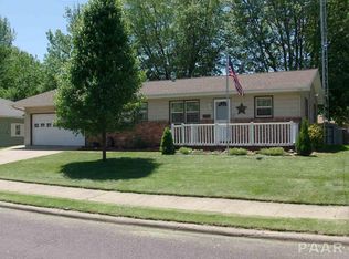 215 Schramm Dr, Pekin, IL 61554