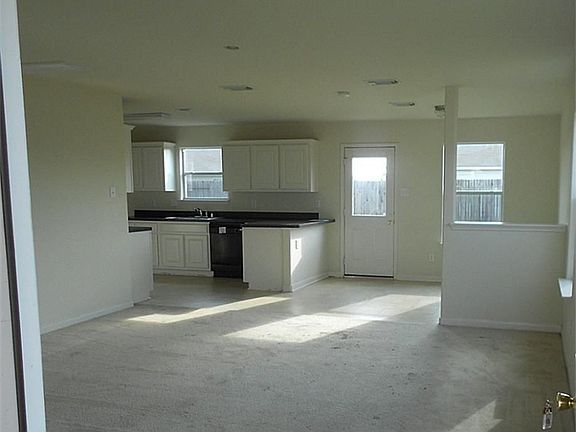 3rd image of 6910 Lost Timber Ln