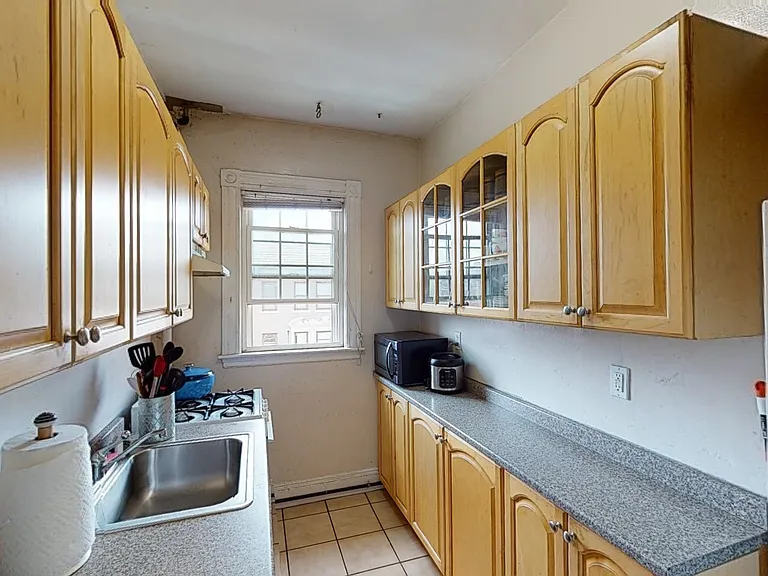 15 Glenville Ave #15 — Photo 3