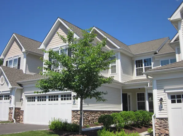 18 Hidden Brook Trl, Bethel, CT 06801