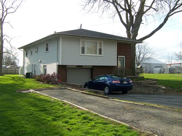 704 N Beech St, Forrest, IL 61741