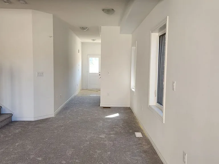 338 Russell St — Photo 2