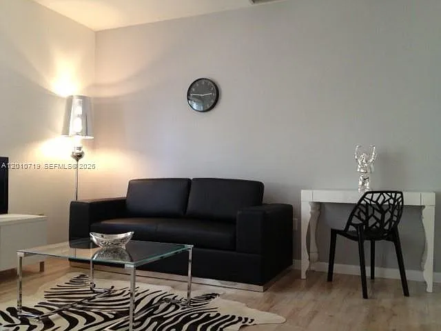 1127 Euclid Ave #205 — Photo 8