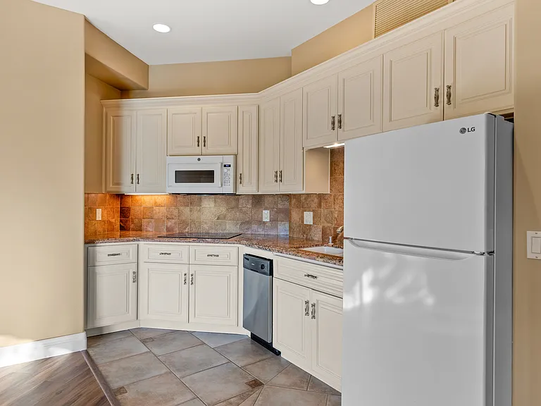 10464 Russell Rd — Photo 9
