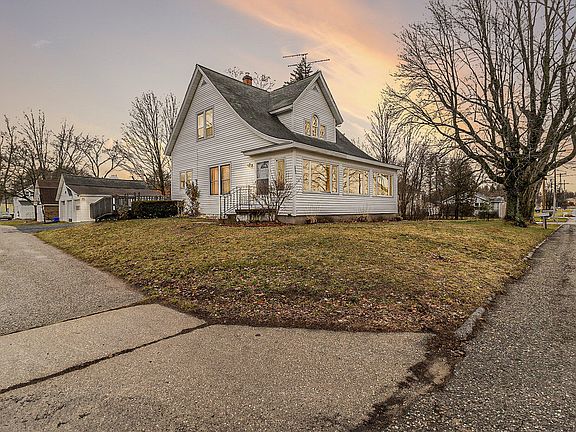 2nd image of 206 Crowley St