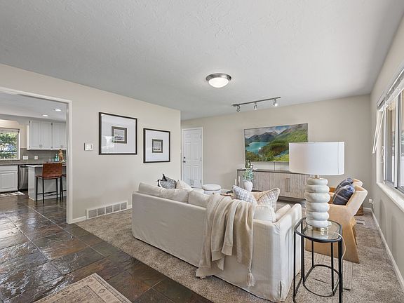 3rd image of 2370 E Quail Run Cir