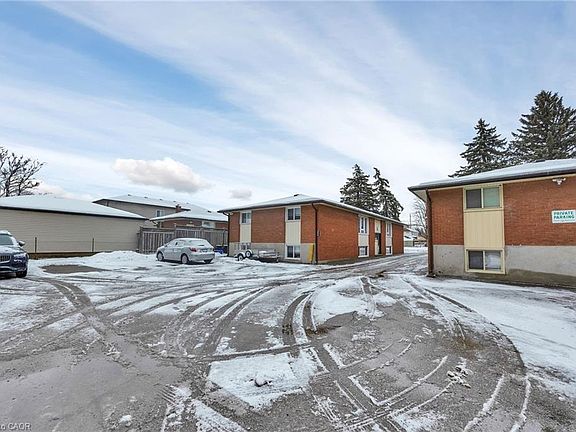 3rd image of 66 Barbara Cres