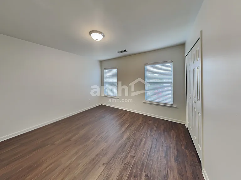 4059 Houldsworth Dr — Photo 17