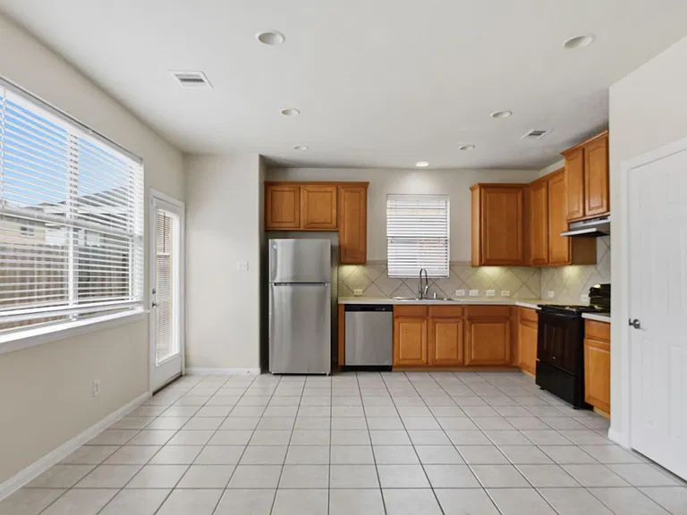 1702 Bonnyton Ln — Photo 16