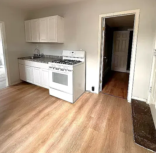 42 Albion Ave #5C
